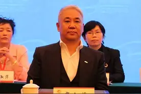 前成都首富套现44亿，一年在美国消费20亿图片