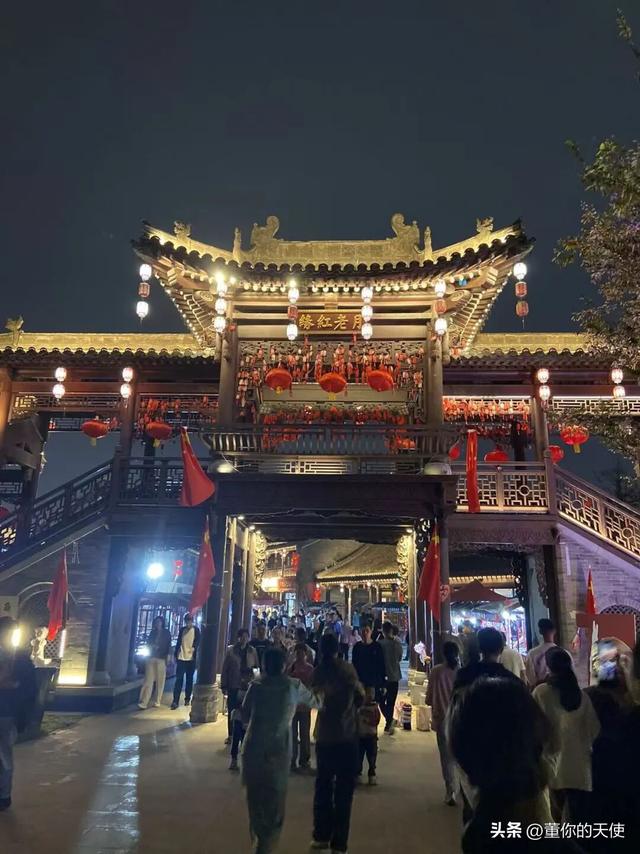 人潮拥挤！夜游一次商丘古城之后，真的想说，这是要火啊！