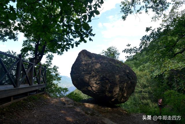 河北百草畔（上）：风动孤石悬险韵，蚁巡深岭蕴生机