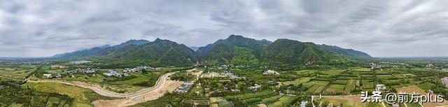 雨后云绕青山翠