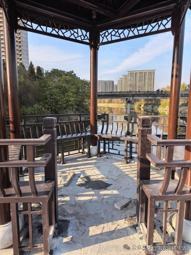 在海安新立发桥上看看老通扬河的水，回味春秋风云！