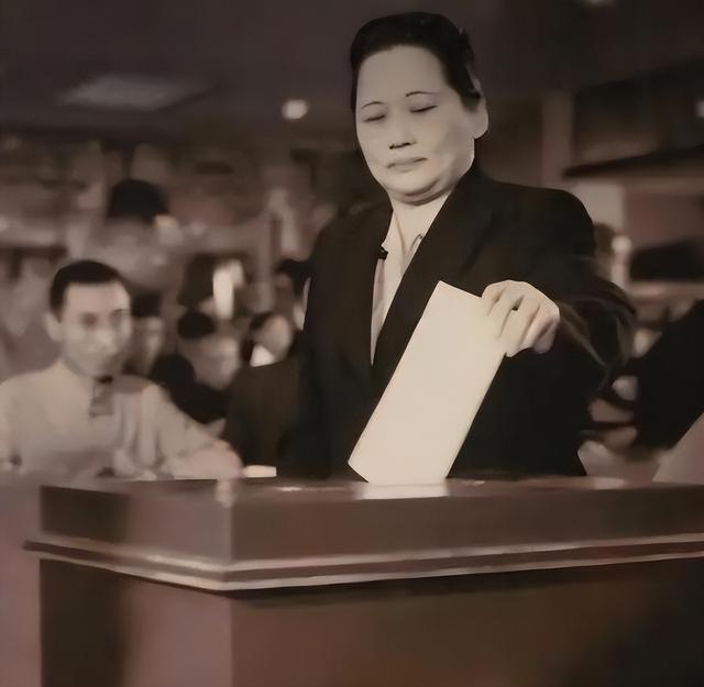 宋庆龄拒绝与孙中山合葬，坦言：她陪我53年，我答应要和她葬一起