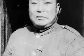 马励武擅自到后方过节听戏，所属部队遭解放军进攻，最终被一锅端图片