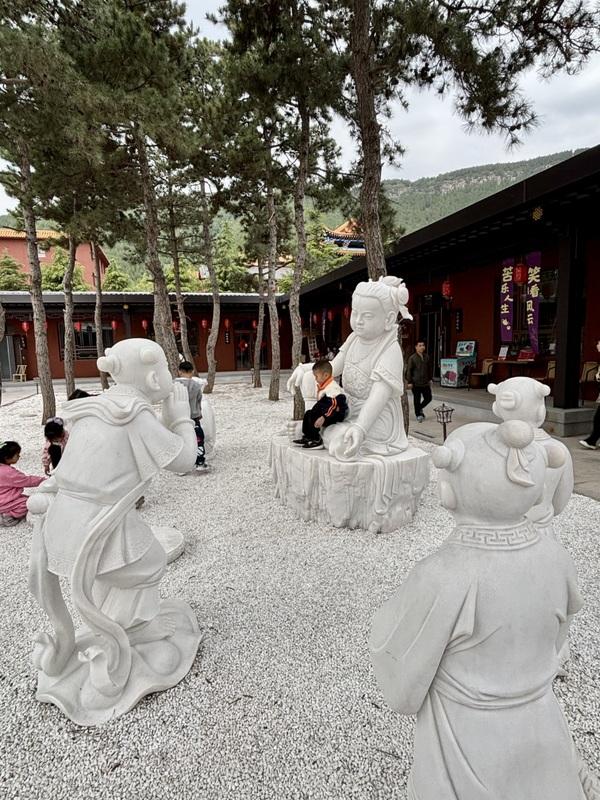 游览青州市知名景点龙兴寺