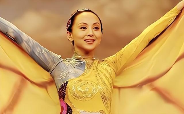 当年千手观音的聋哑人领舞，被富商苦追8年，她如今成了这副摸样