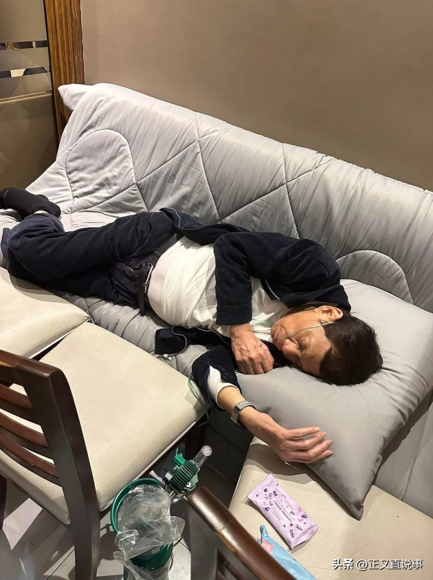 莎拉没料到，杜特尔特还没等到第三国接收	，就先在牢房里失去意识