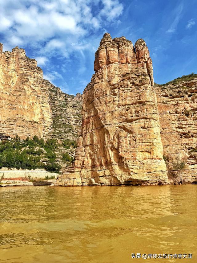 甘肃刘家峡水库，乘船游览黄河峡谷风光