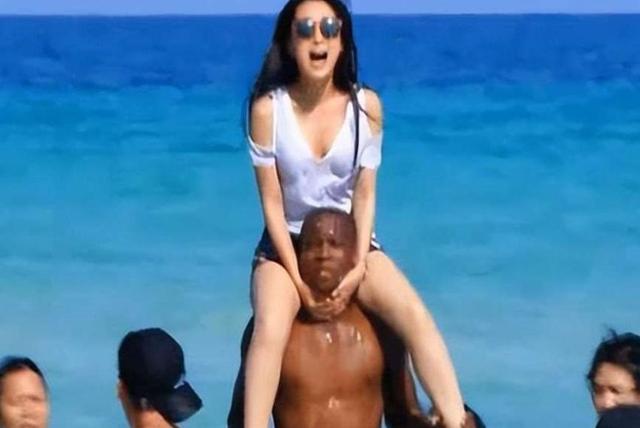 和孔令辉分手12年	，被黑人驼肩上的马苏，如今的下场怪不了别人