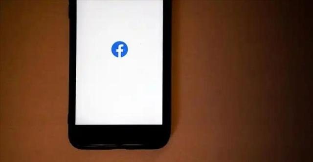 美国巨头丑闻曝光！靠诈骗狂赚1140亿元，全球数十亿用户被坑惨