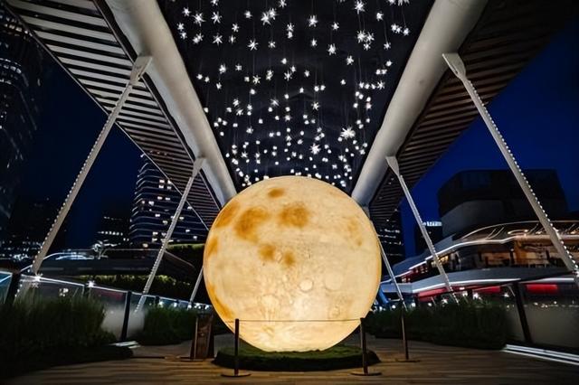 前滩太古里“Let’s Cherish Well璀璨好生活”