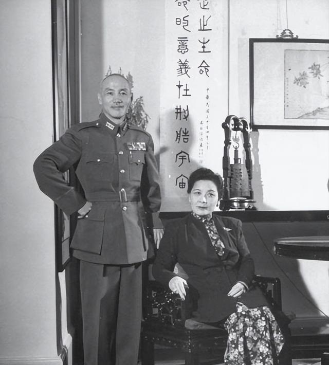 蒋介石在日记里坦言过：重庆谈判放走毛泽东，全是因为这两点！