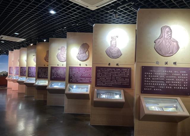 这座长江南岸的佛光之城，藏着安徽最能打的山水