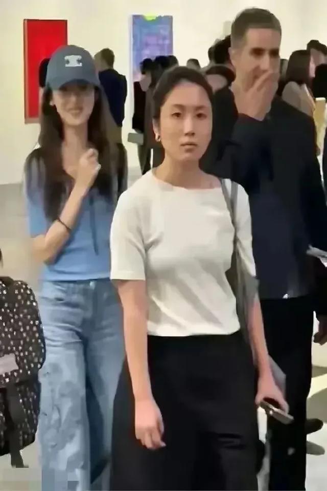 天呐！刘强东老婆现实中是长这般模样 网友炸锅 这简直太瘦没啥看了