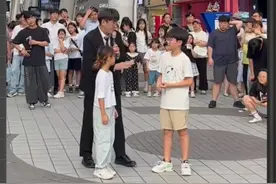 白衣小女孩跳舞实在太可爱啦 长版哦图片