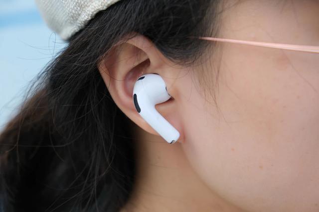 AirPods Pro 3 首发体验：降噪续航双升级，还能「听见」心跳……