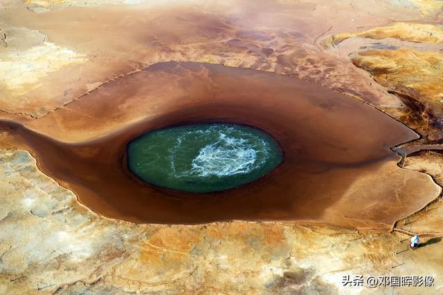 青海茫崖“艾肯泉”，傲视苍穹的大地之眼