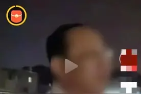 离谱，60多岁老人偷亲路边女孩，自称退休老师，见女孩可爱才这样图片