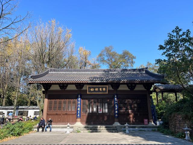 上天竺到云栖竹径，徒步9公里，感受一路秋意。