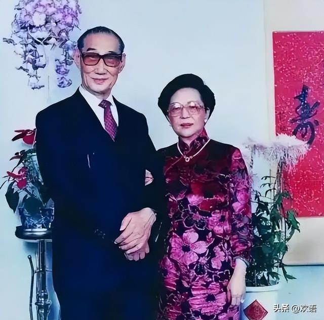 前半生靠父亲	、后半辈子坑女儿，最终落得个家财散尽、癌死狱中