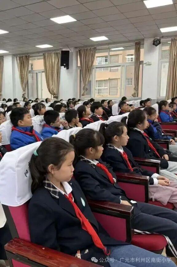 中国科学院老科学家科普演讲团走进利州区南街小学