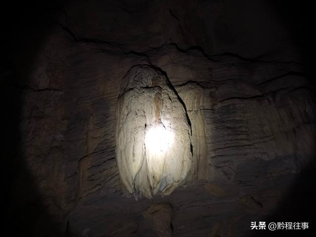 寻找一个古人类遗址不遇，居然无意间发现了一个躲匪洞