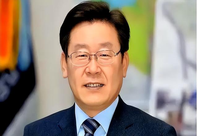 收到美国加税通知！李在明态度变了，北京九三阅兵，或给他留个座