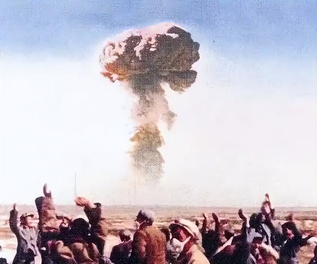 新仇旧恨一起算！日本右翼疯狂扩军，中国一招“钝刀割肉”太解气