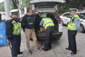 零容忍！武汉大桥交警查获一起“毒驾”违法行为图片