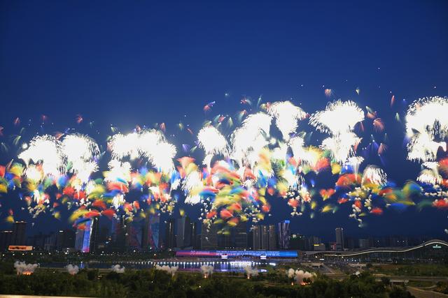 让焰火成为城市记忆符号！蔡灿煌：用“焰火IP”解锁成都新玩法
