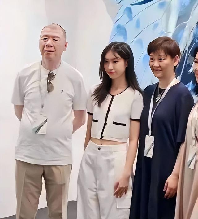 演都不演了！58岁徐帆刚回应完离婚的传闻，恶心的一幕就出现了
