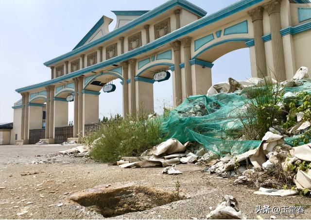 人山人海只看不买，年轻人报复性白嫖，景区赚不到钱了？