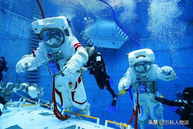 女航天员在太空中，怎么能保护自己的隐私？航天女英雄牺牲太大了