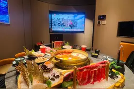 人均100元出头！呷哺旗下品牌把KTV搬进餐厅，“在包厢里边吃边唱”图片