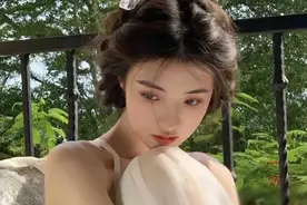 我去医院打胎的这一天，老公抱着前女友也去了医院，我含泪看着他图片