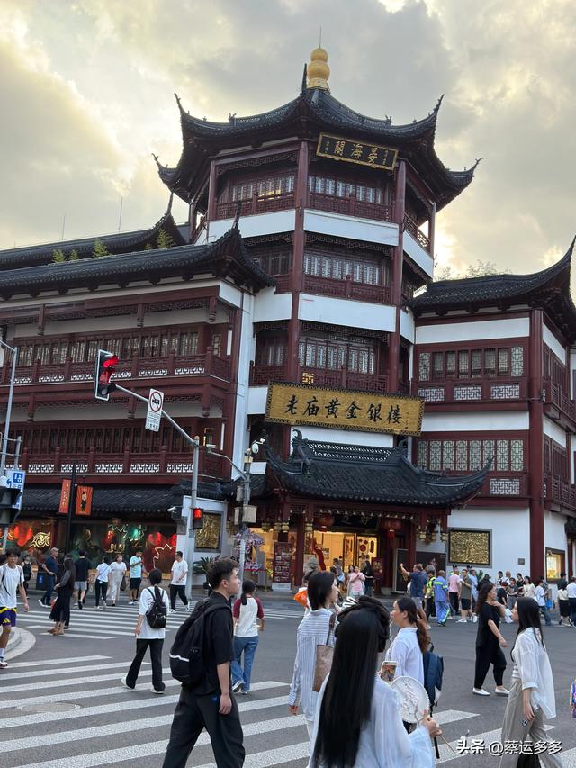 中秋逛豫园，月满人团圆