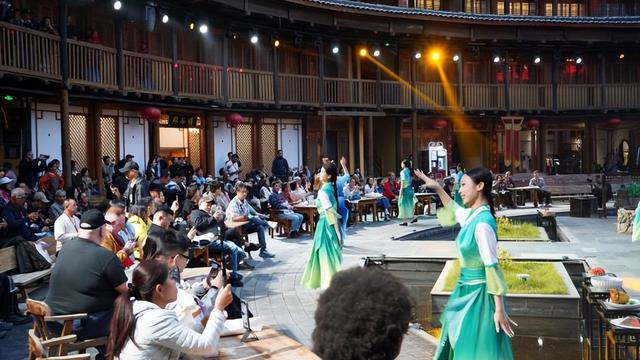 百余国际旅行商齐聚永定土楼 共洽文旅合作新机遇