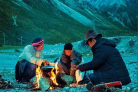 《阿拉姜色》：一诺千金，一诺千里，爱你就像爱生命图片