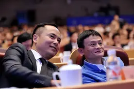 浙江隐形富豪：大学赚到100万，如今身价百亿，娶小20岁明星妻子图片