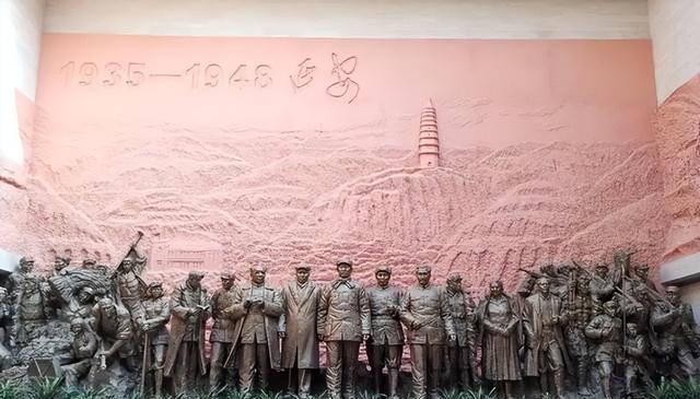 毛主席为何一生不进故宫，终生再未回延安？周总理的谈话道出实情