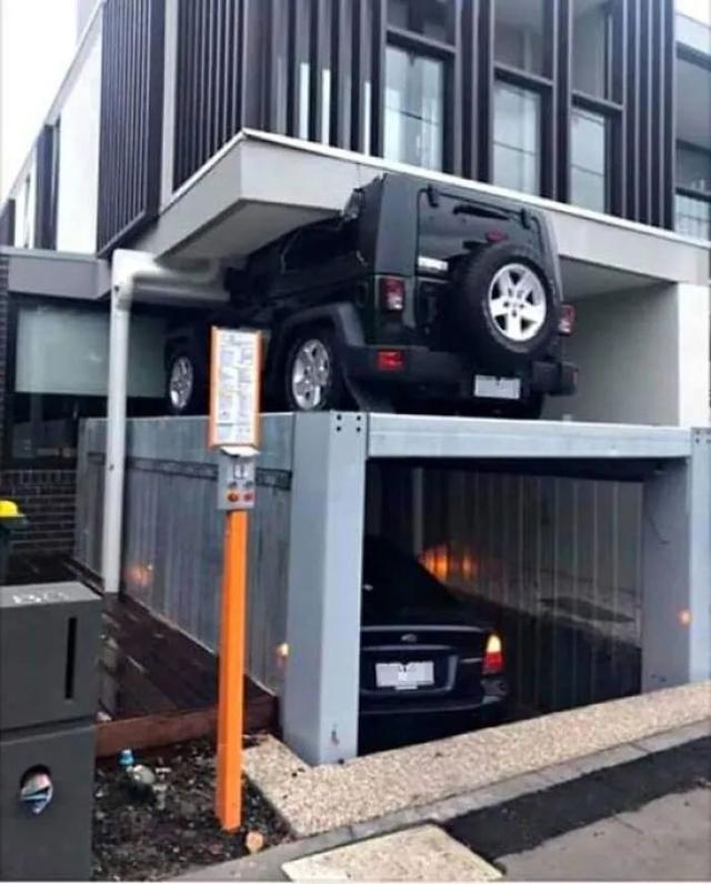 世界上35个奇葩车祸：完全违反牛顿定律，图5这是怎么上去的？