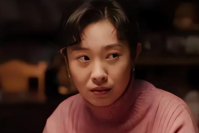 许亚军捧着，段奕宏护着，郭京飞宠着，演了55部戏，41岁终于红了