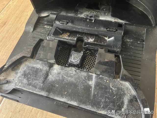 履带式洗地，云鲸J6扫地机器人别太离谱！智能洗地时代终于来了！