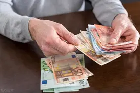 定调！国家要给老百姓发真金白银了，都有哪些人能领到？有你吗？图片