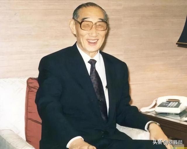 包养情人无数，娶初中同学女儿为妻	，玩老婆闺蜜，视色如命的富豪