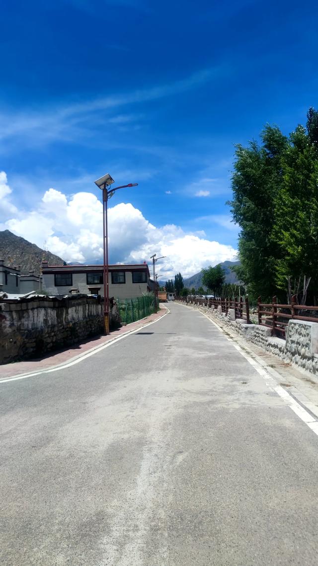 拉萨堆龙苯教直龙遗址,寺保留了吐蕃的残垣断壁,沧桑感扑面而来