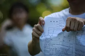 50岁大妈爱上38岁小伙，闪婚三月后，大妈却说：忍无可忍，离婚！图片