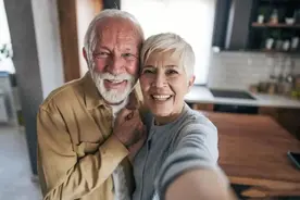 美国老年人不靠子女养老，为何晚年也不凄凉？背后原因令人无奈图片