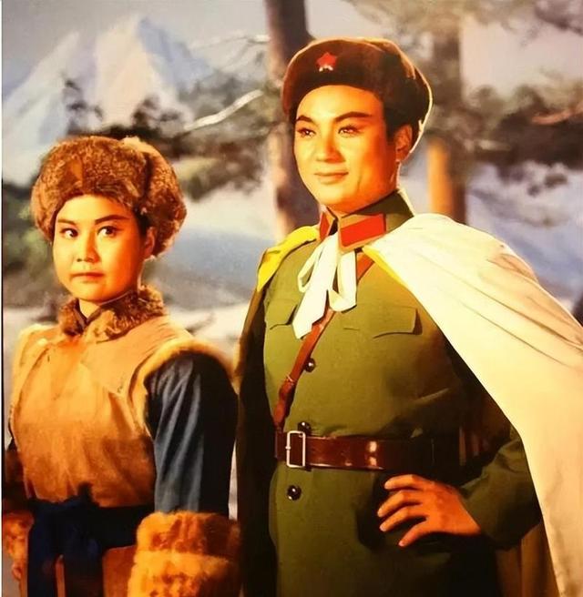 吃里爬外，永不回国？她带领30名演员选择留美，如今年过花甲归来