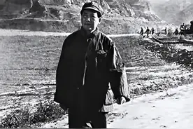 1965年一初中生参军，父亲填的政审表让他吃惊：毛主席是咱家亲戚图片