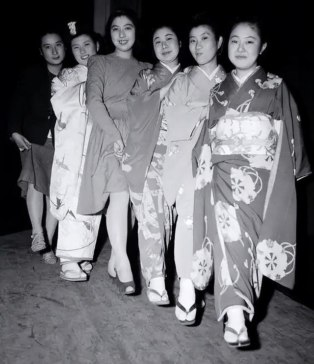 日本战败后，遗弃在东北的日本女人去哪了？难怪日本沉默至今